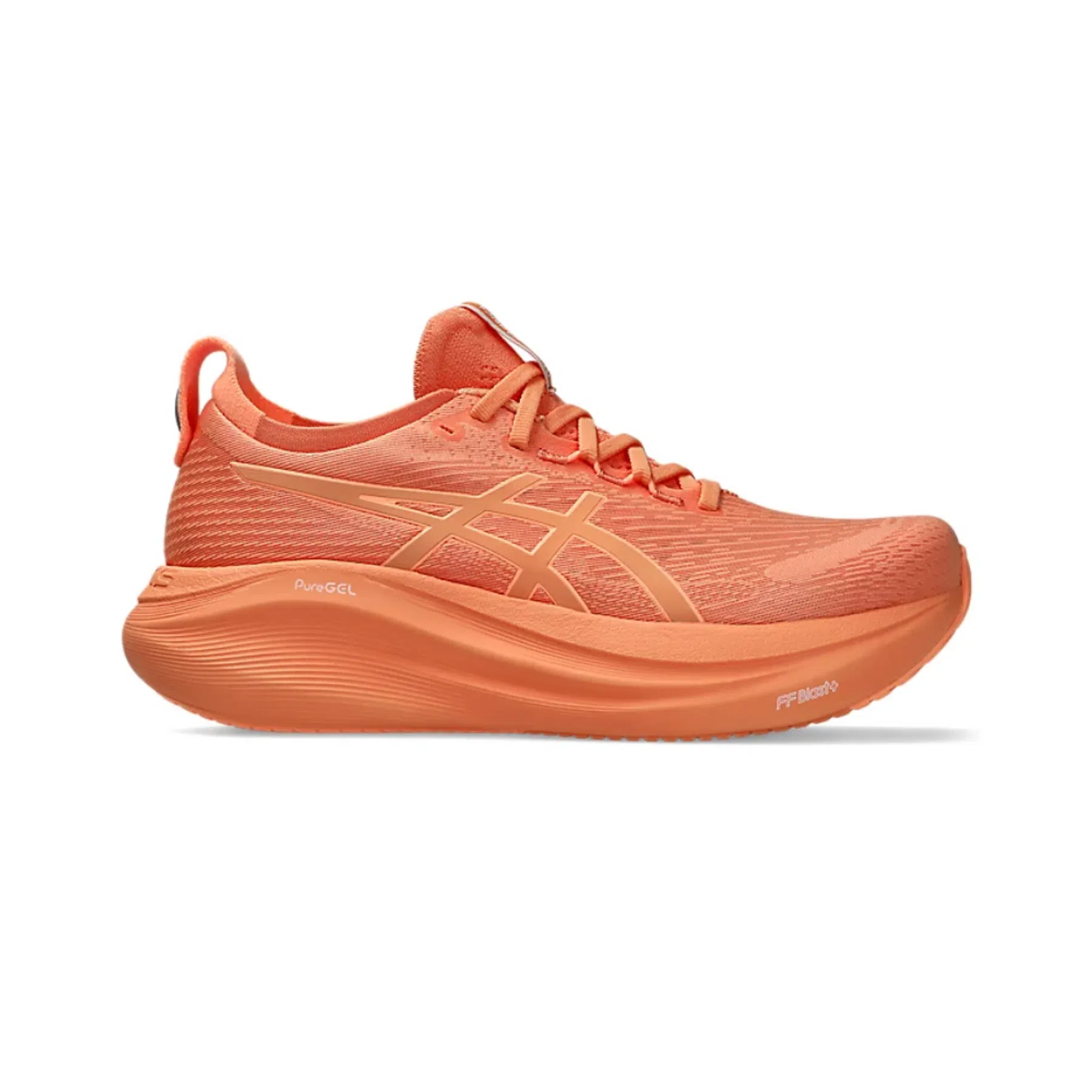 De ASICS Gel-Nimbus is één van ASICS' bekendste hardloopschoen. Denk: stabiliteit, demping, maximaliteit en comfort. Trek de schoenen uit de kast voor een herstelrun, voor in- en uitlopen voor je training en de lange duurloop.