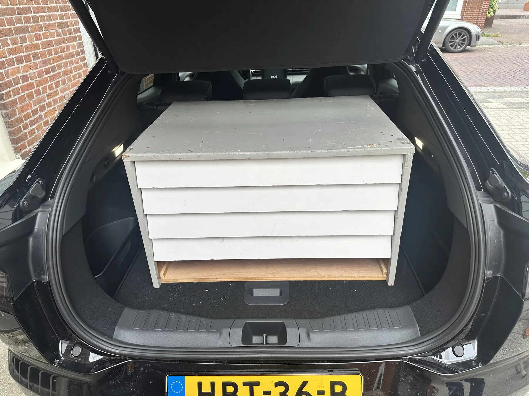 Deze kast paste niet achterin een BMW E39 5-serie