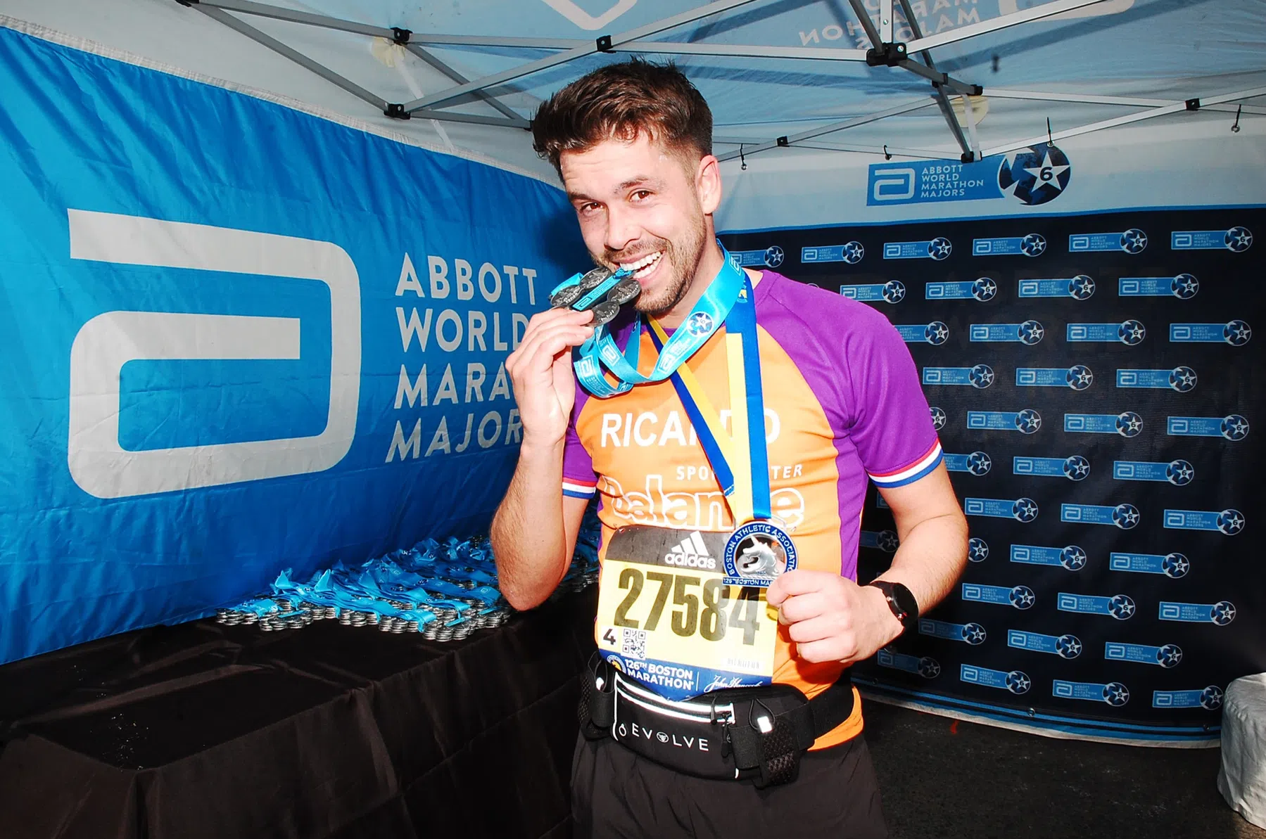 Ricardo in Boston met zijn Six Star-medaille (2022)