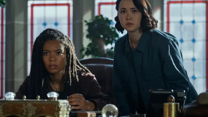 Twee personages uit Gen V.