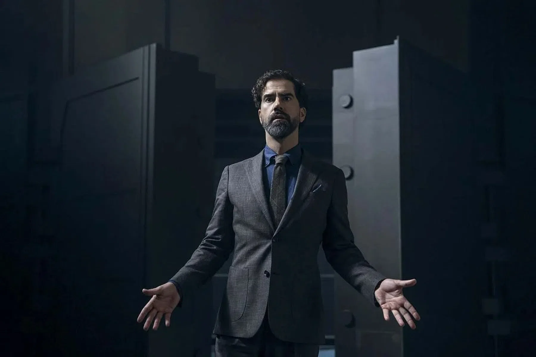 Een man uit de serie Gen V.