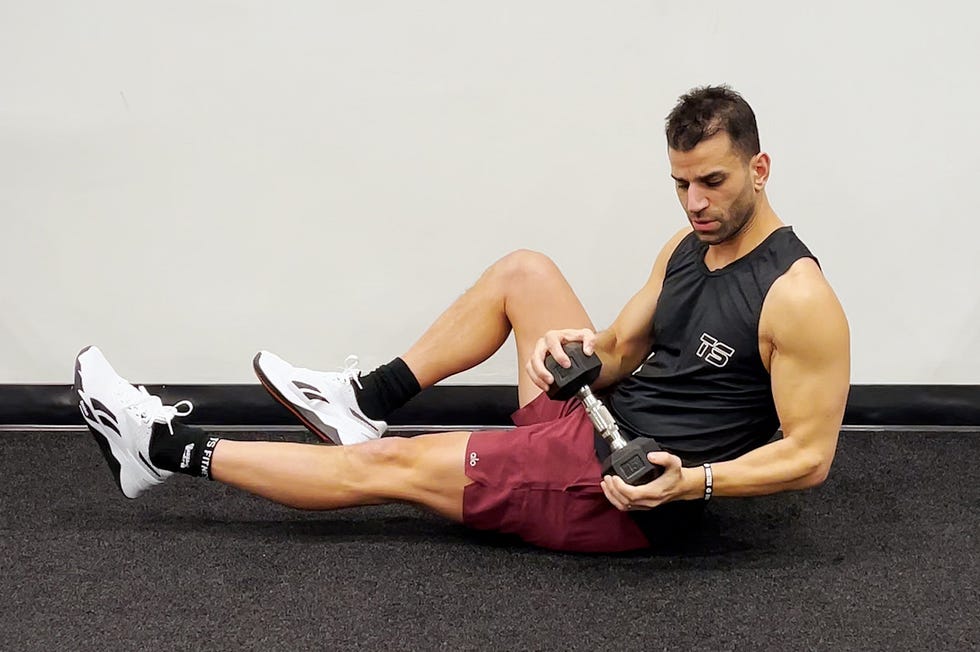 6 dumbbell core-oefeningen