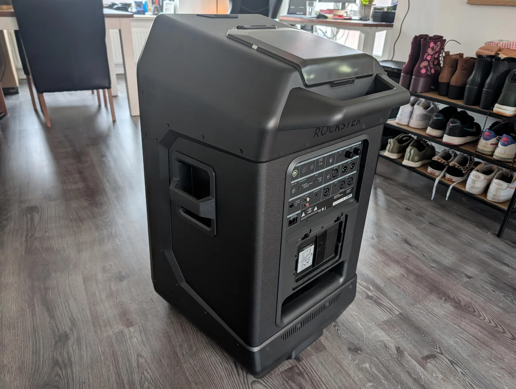 Handvatten aan drie kanten en de verwisselbare batterij.