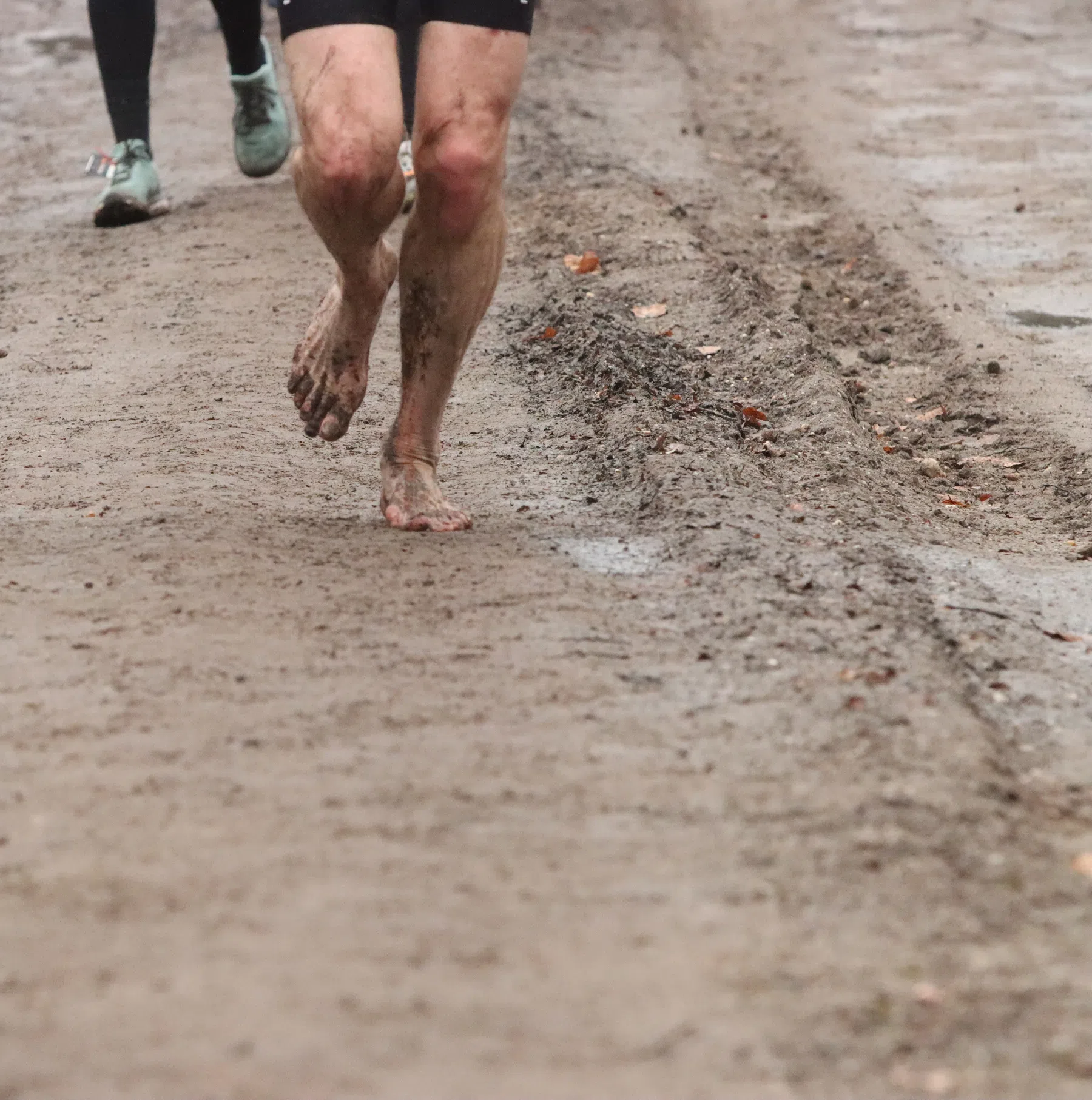 Bij deze trail moet je niet bang zijn voor vieze voetjes