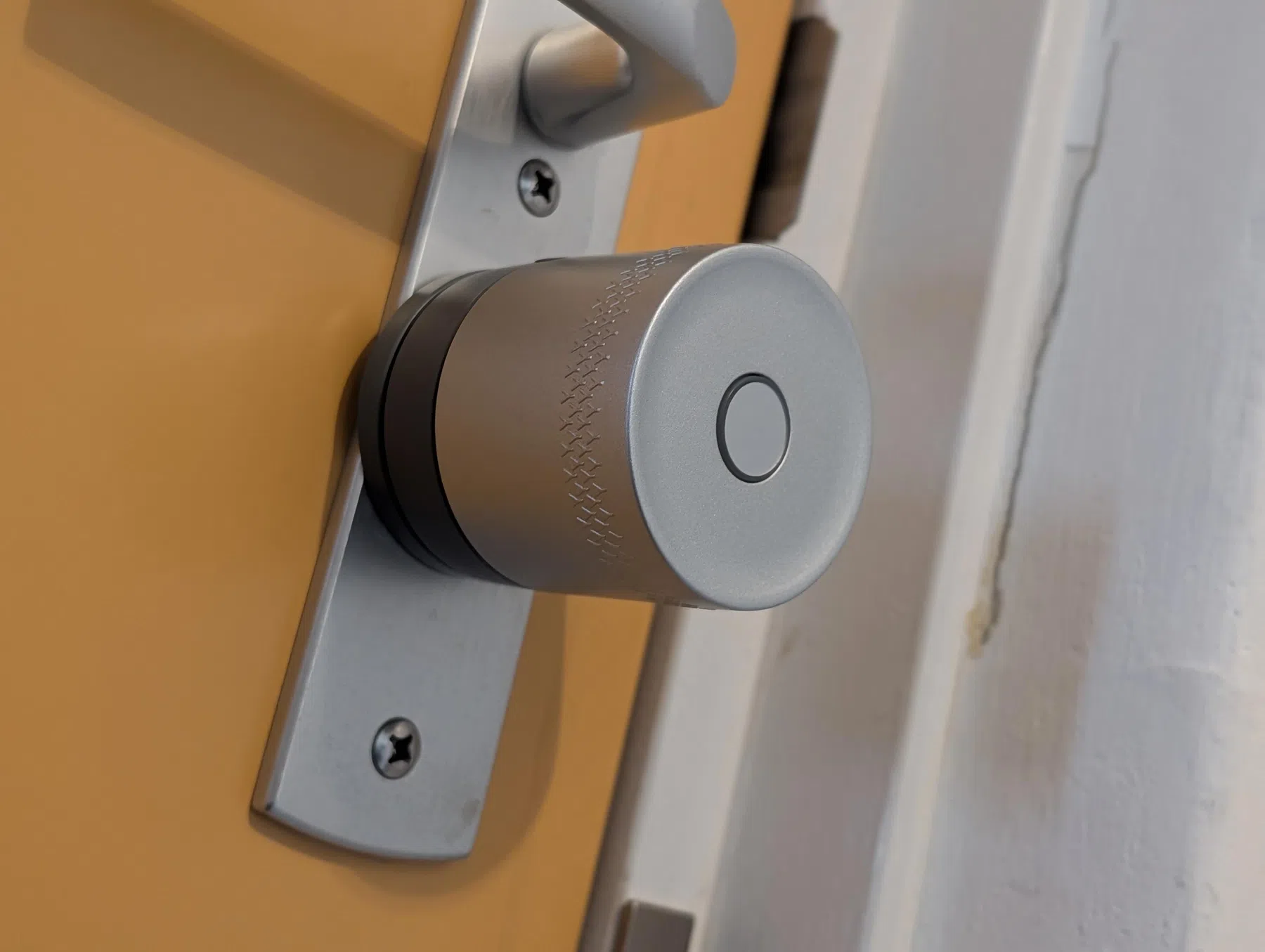 De Yale Linus L2 Lite aan de voordeur.