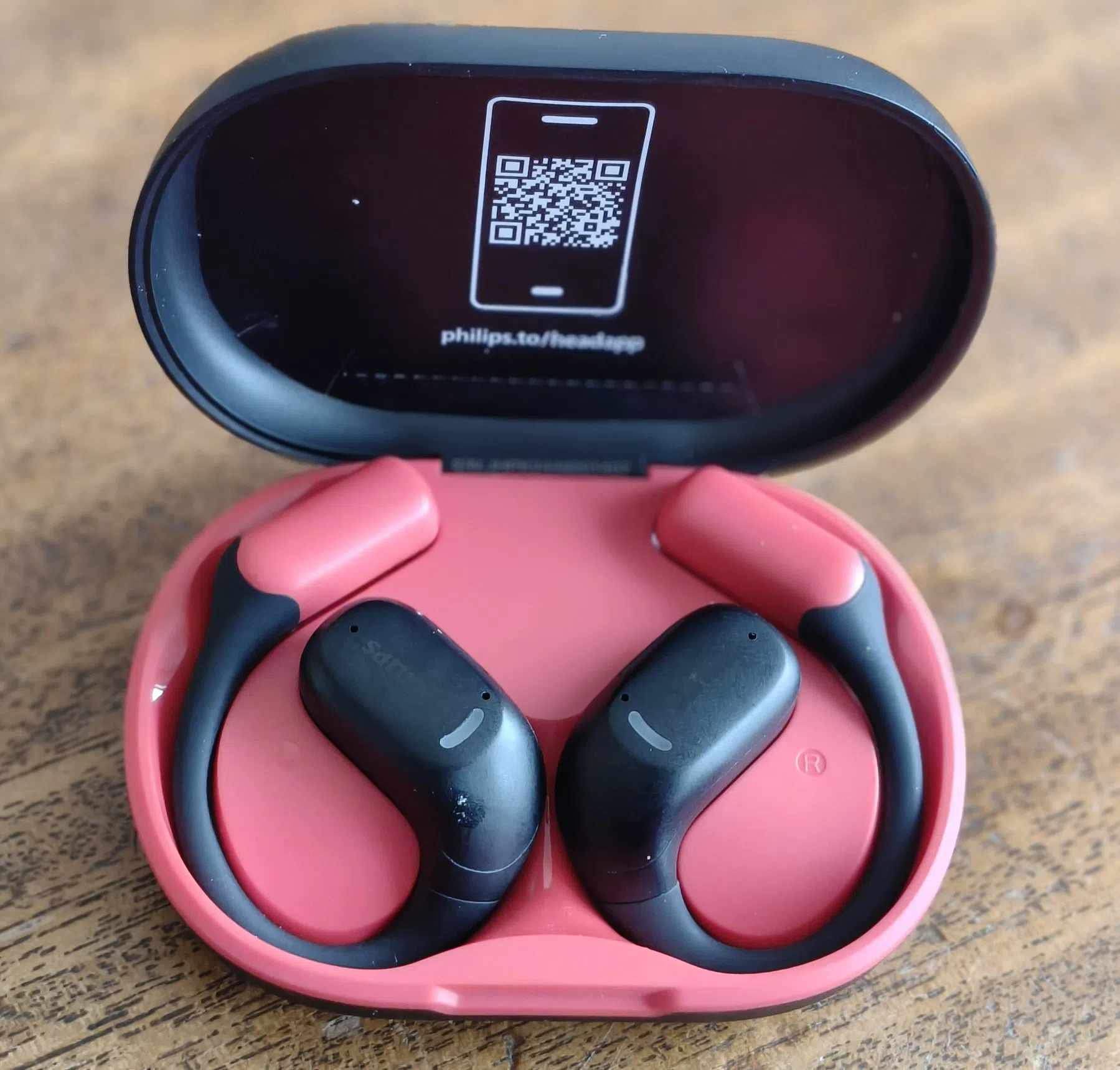 De case is niet al te groot, hij past in je broekzak