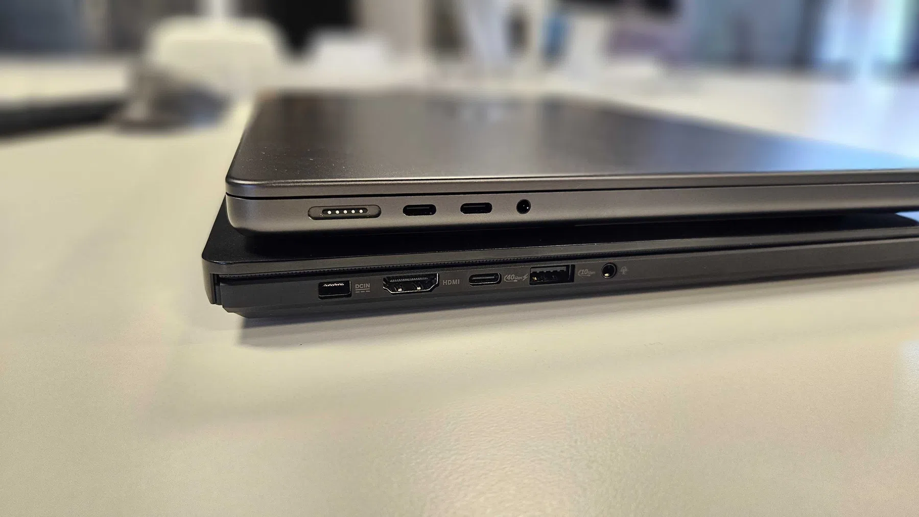 Poorten van MacBook Pro vs ProArt P16