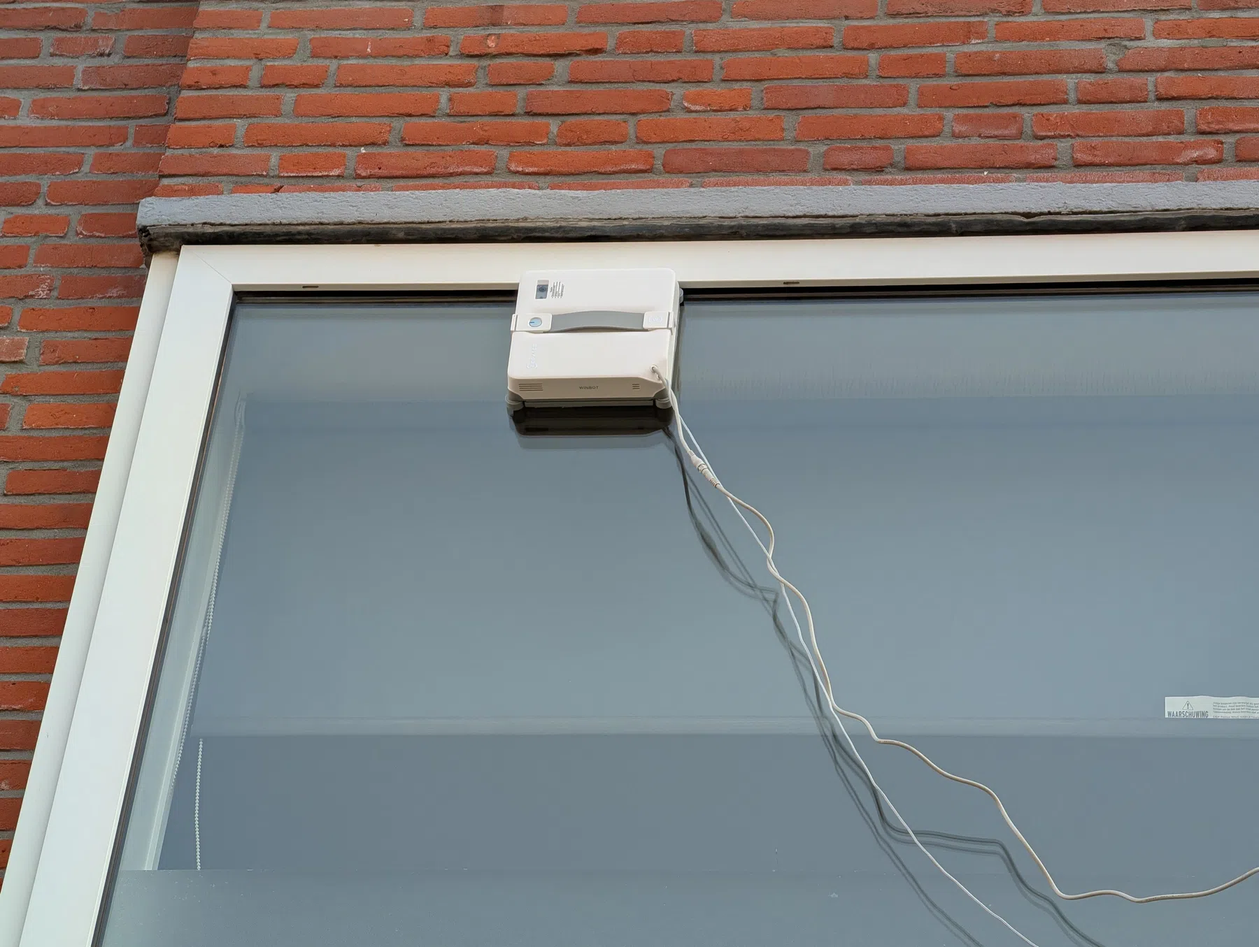 Ecovacs Winbot Mini 2 aan het werk.