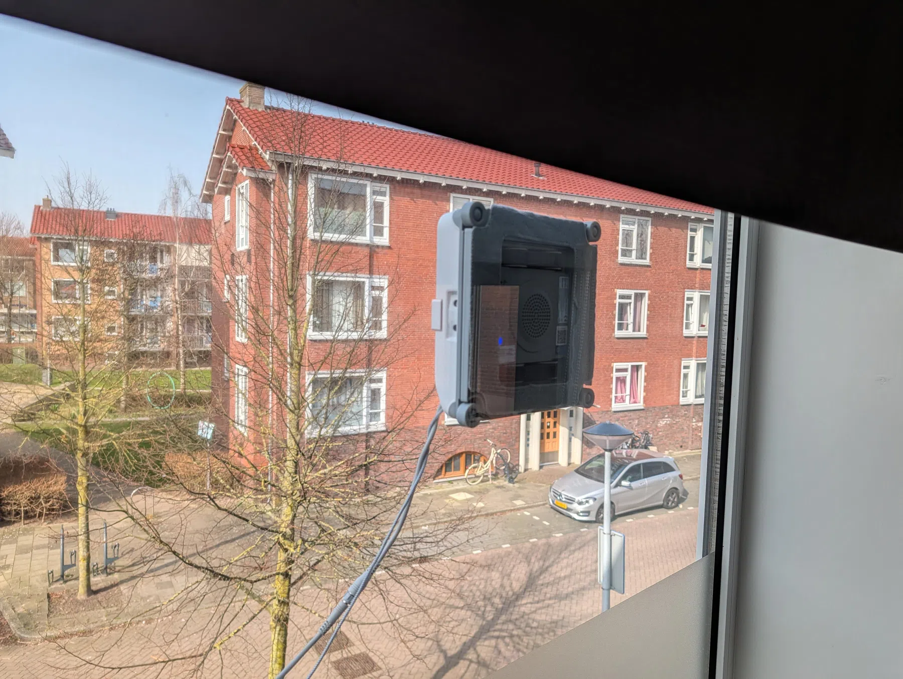 Ecovacs Winbot Mini 2 aan het werk.