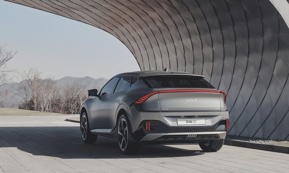 Kia EV6 schuin achter