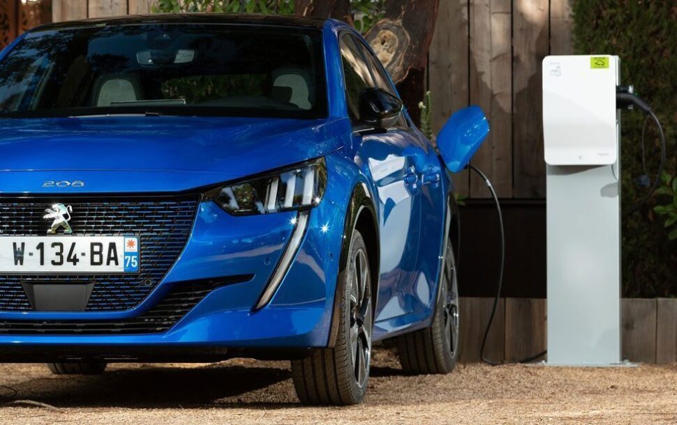 Peugeot e-208 opladen