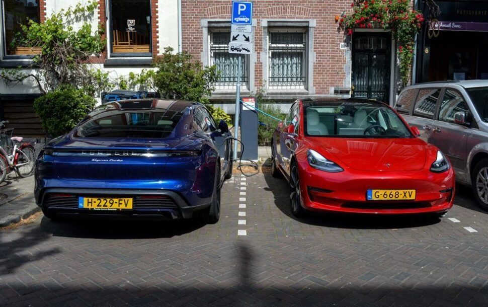 Porsche Taycan en Tesla Model 3