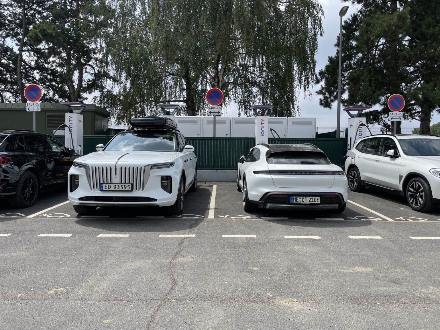 Honqi en Porsche