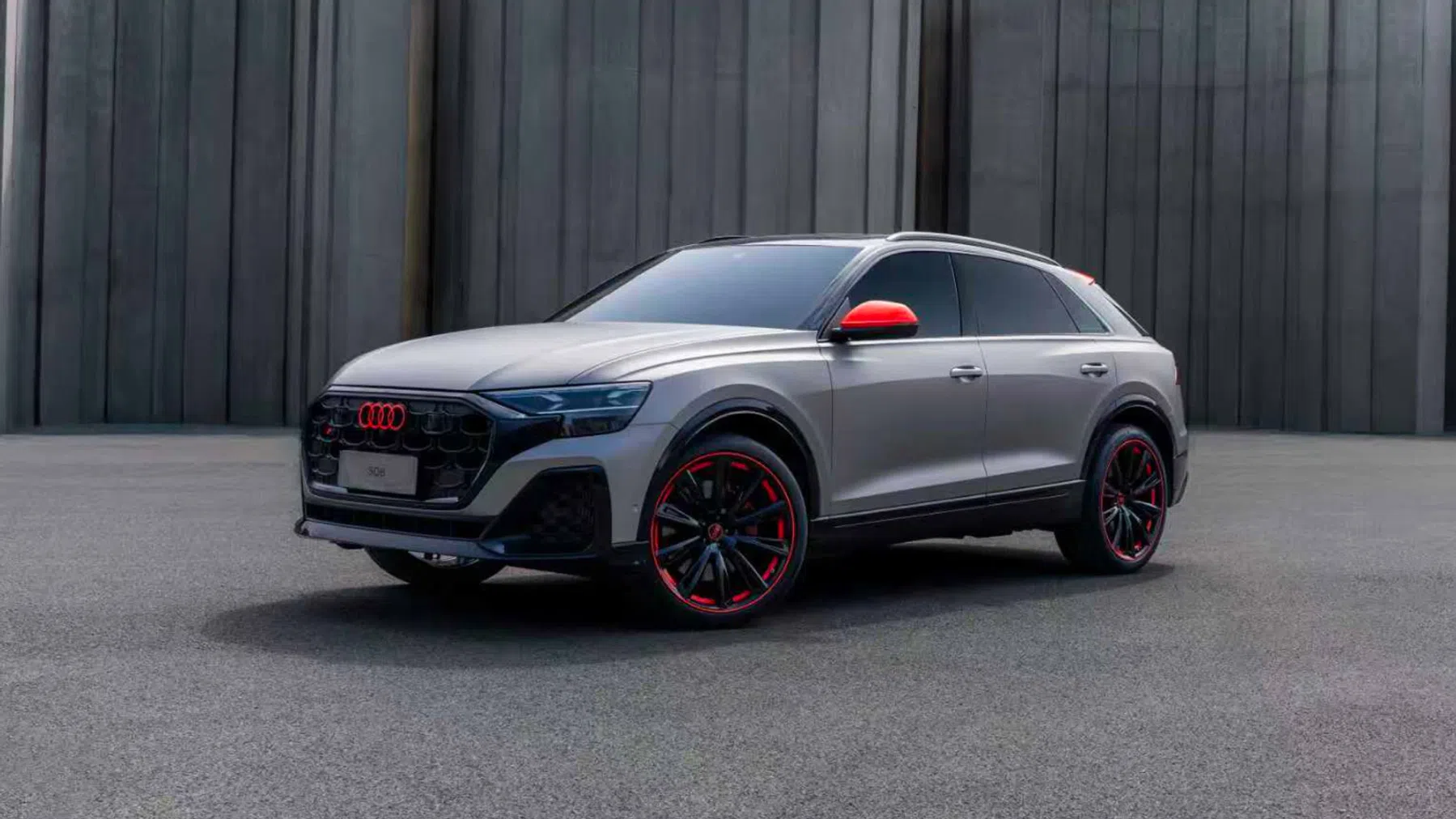 Audi SQ8 F1 livery