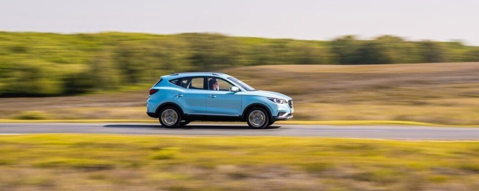 MG ZS EV op de weg