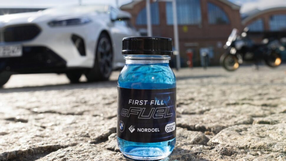 BMW efuel blauw