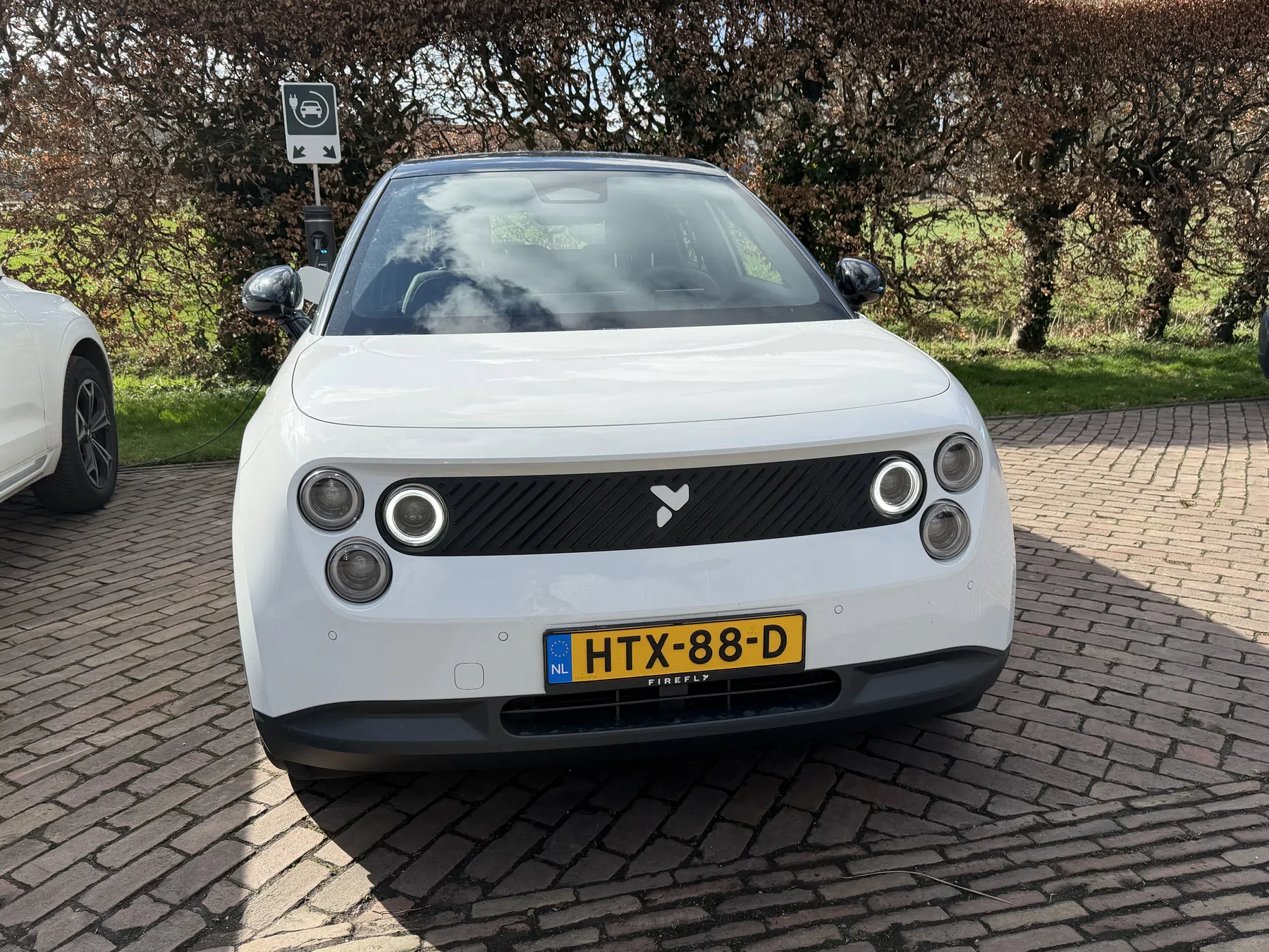 firefly aan de lader