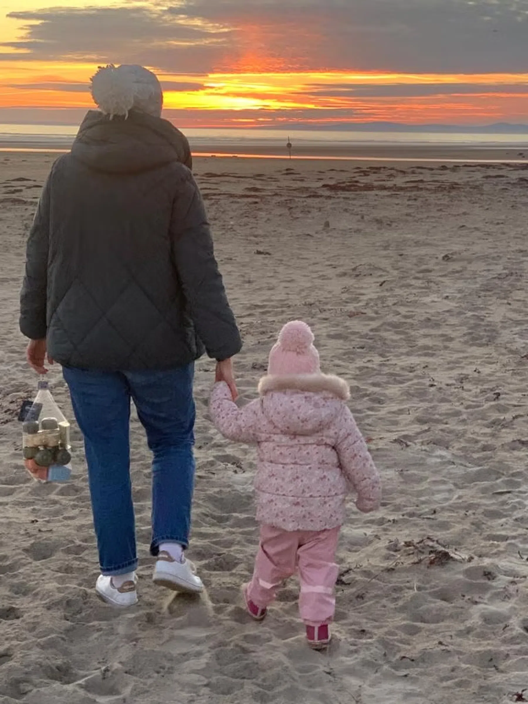 Kate en Iris op het strand