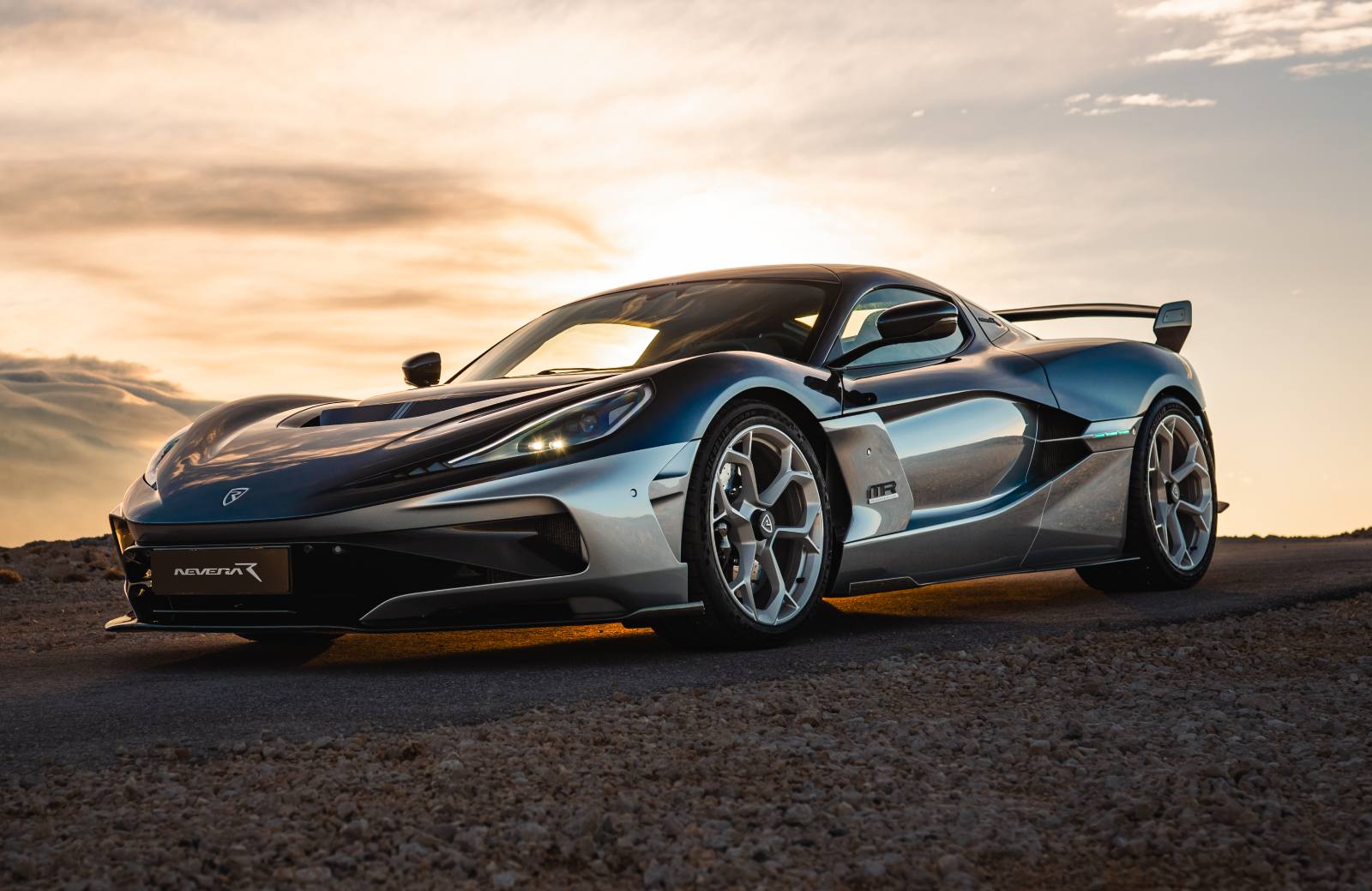 Rimac Nevara R schuin voor