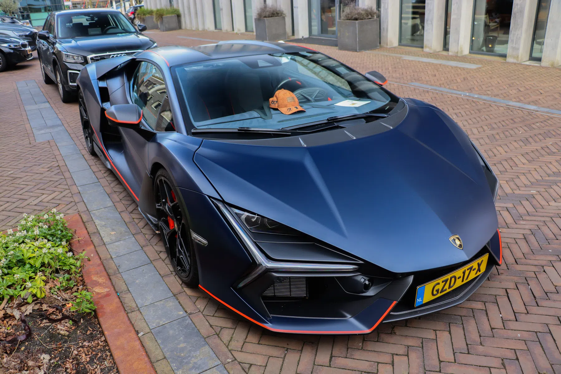 Lamborghini Revuelto