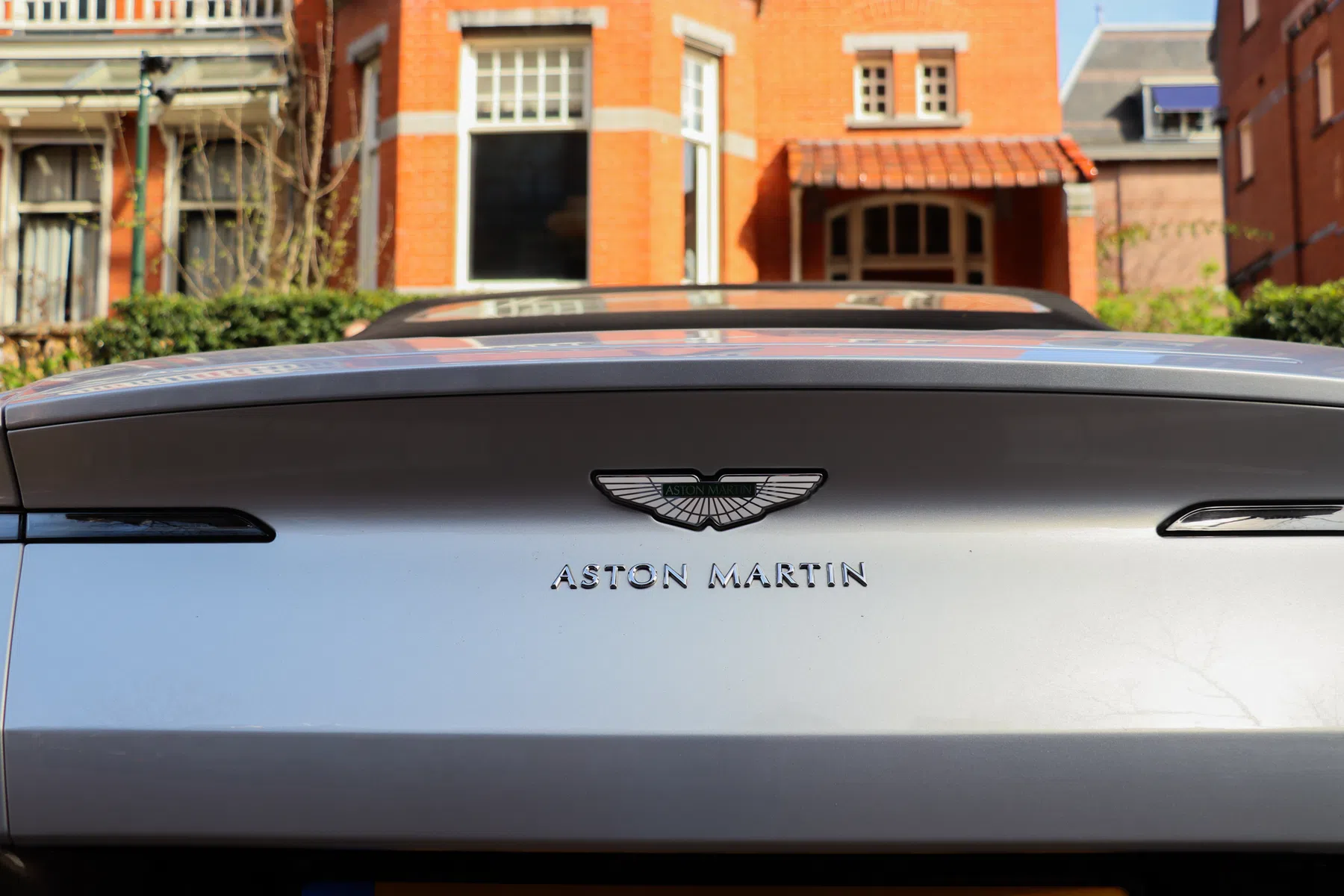Aston Martin DB11
