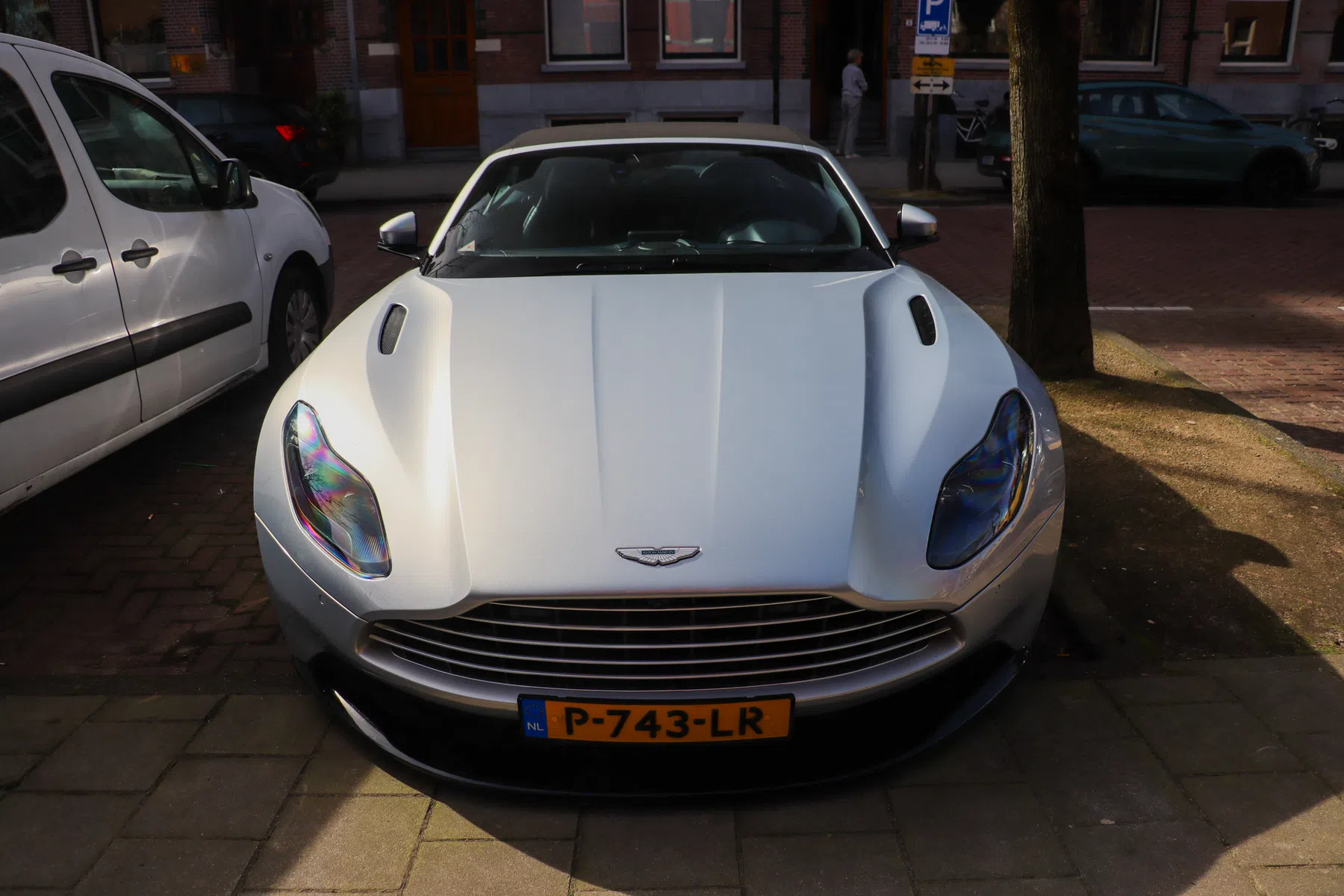 Aston Martin DB11