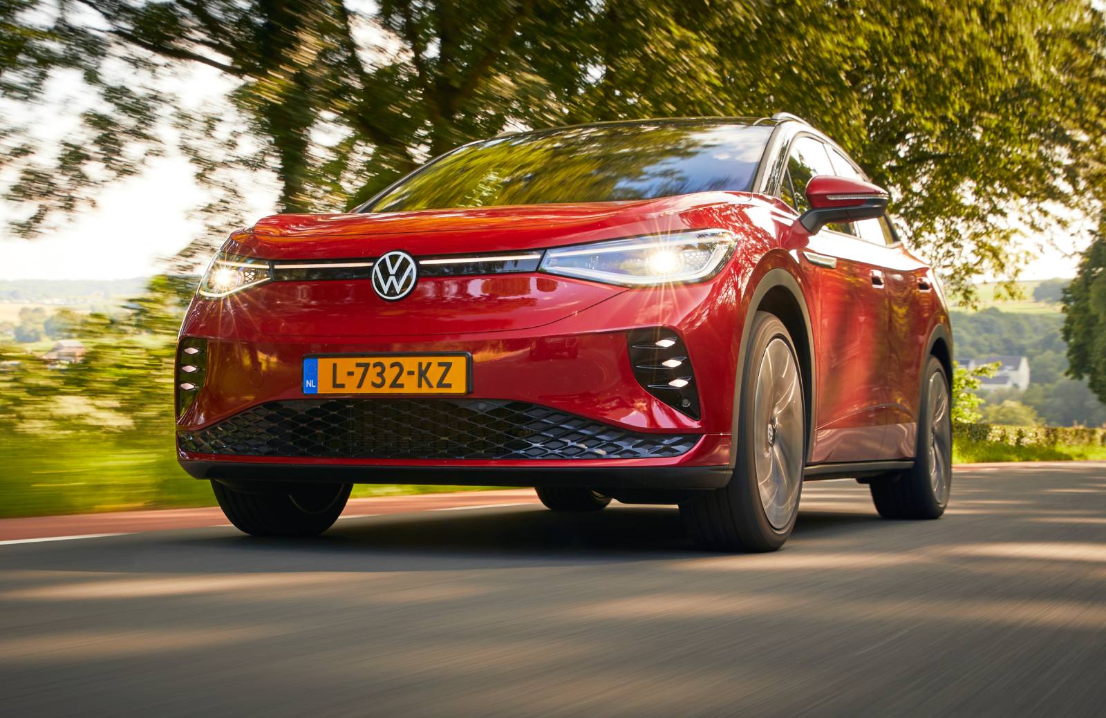 volkswagen-id4-gtx-rijdend-schuin-voor