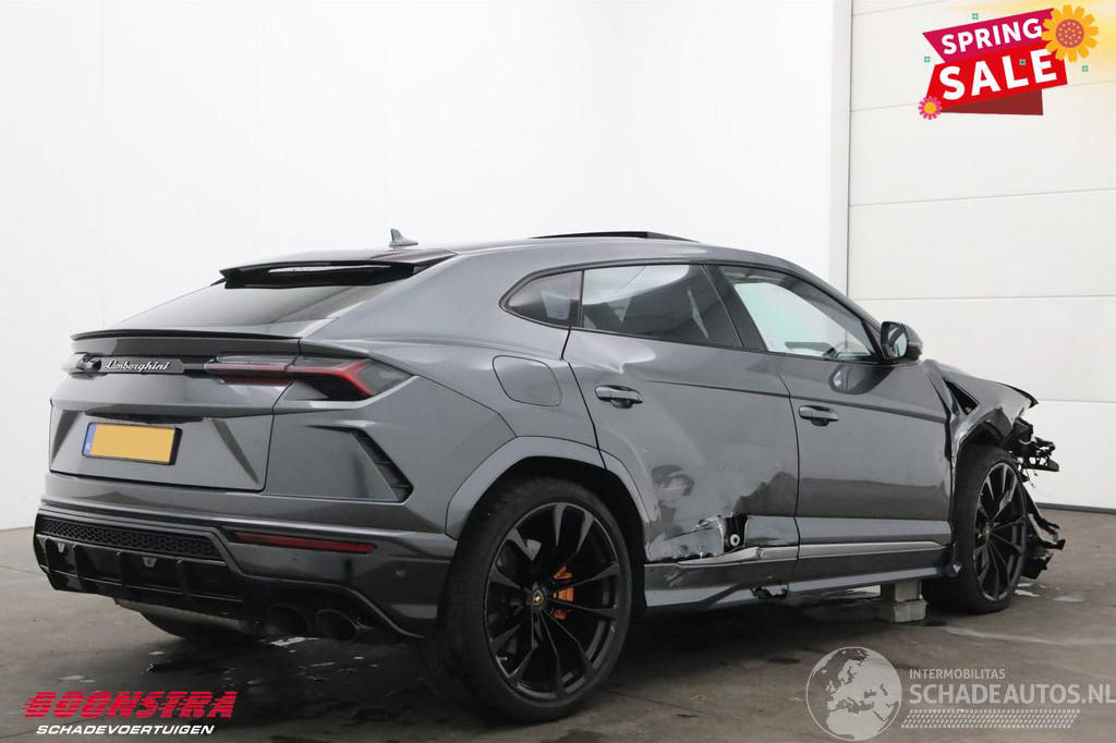 Lamborghini Urus schadebak