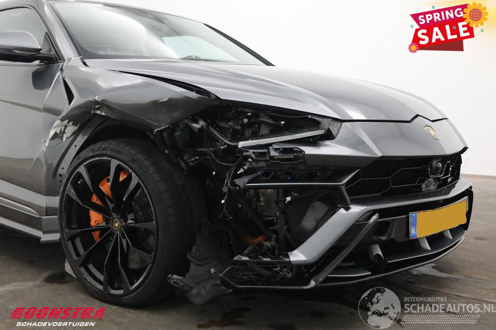 Lamborghini Urus schadebak