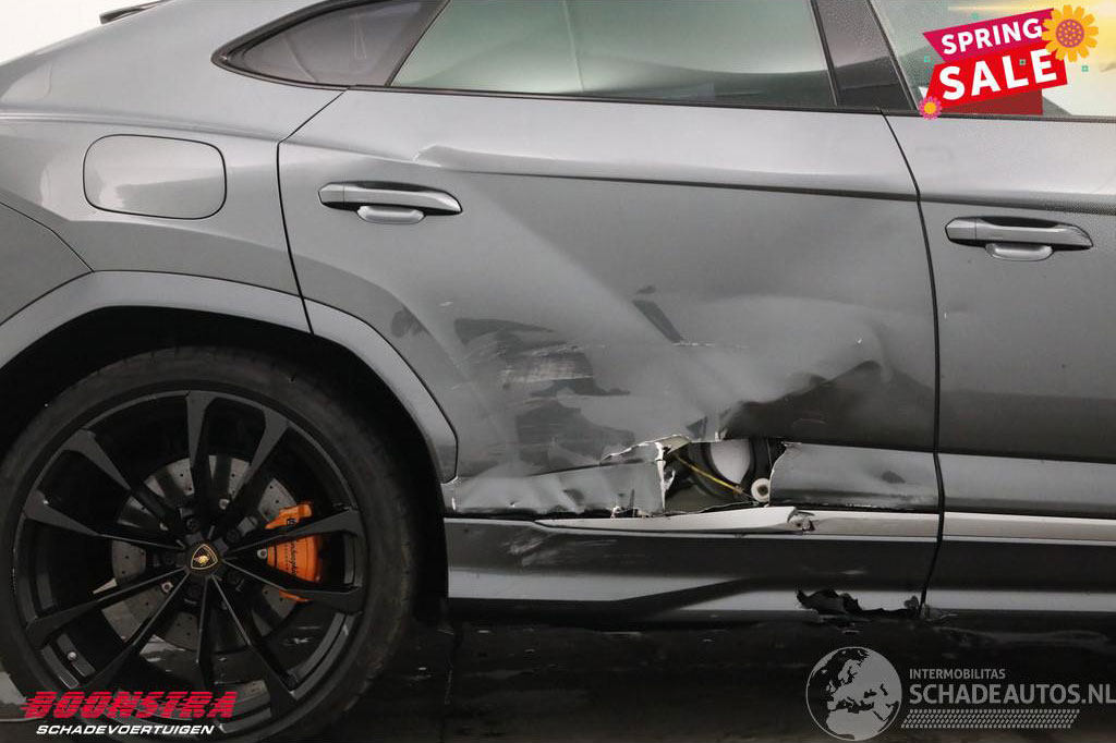 Lamborghini Urus schadebak