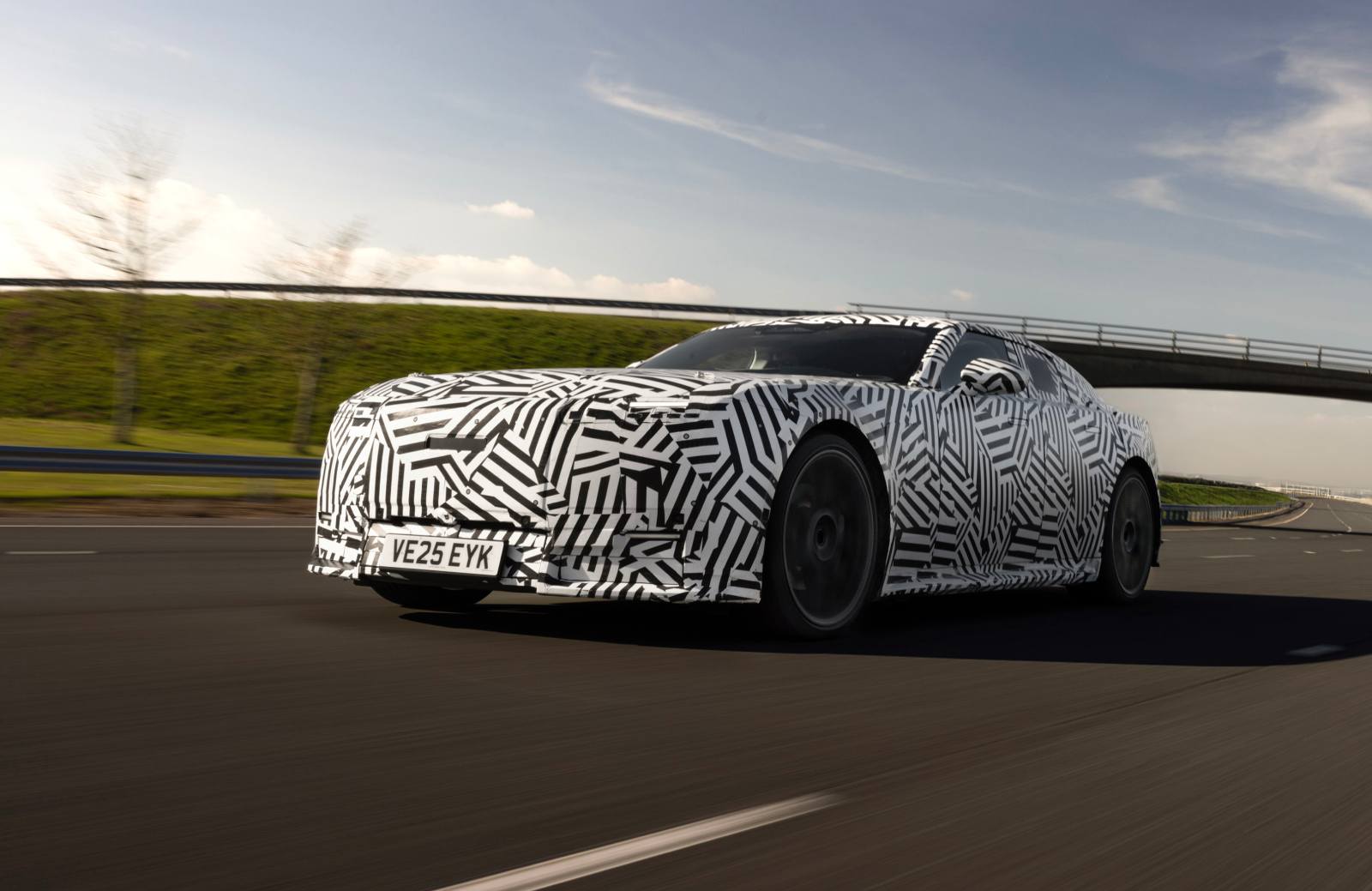 Jaguar vierdeurs elektrische GT achterkant prototype