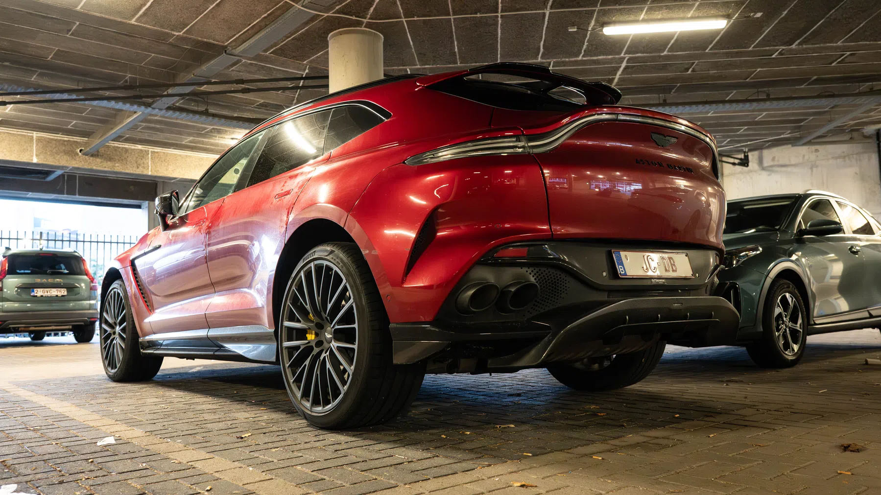 Aston Martin DBX707