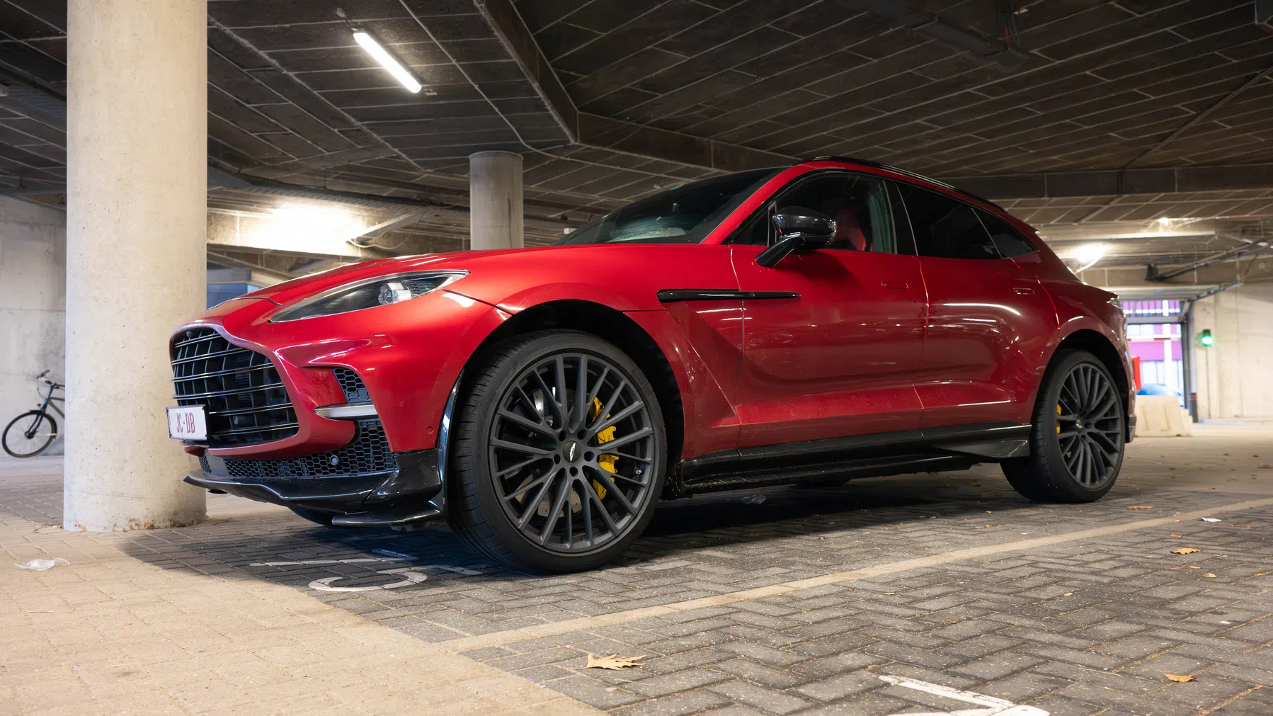 Aston Martin DBX707