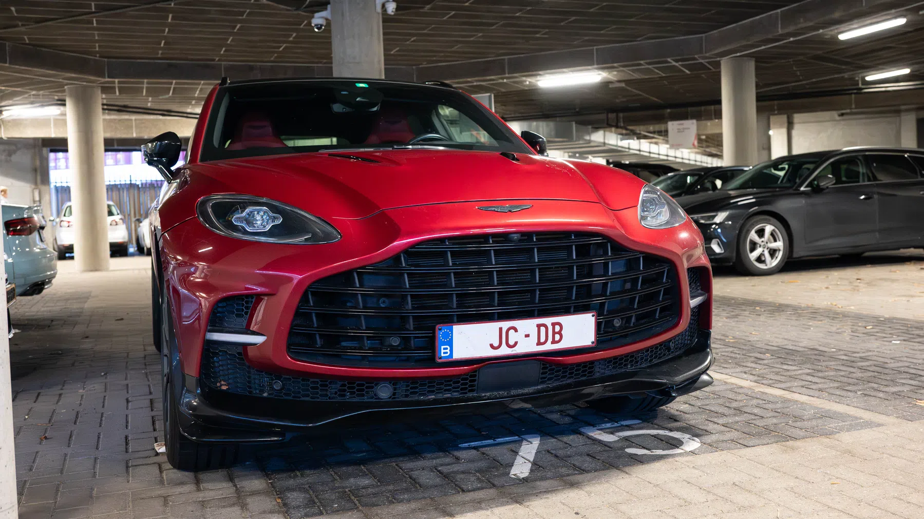 Aston Martin DBX707
