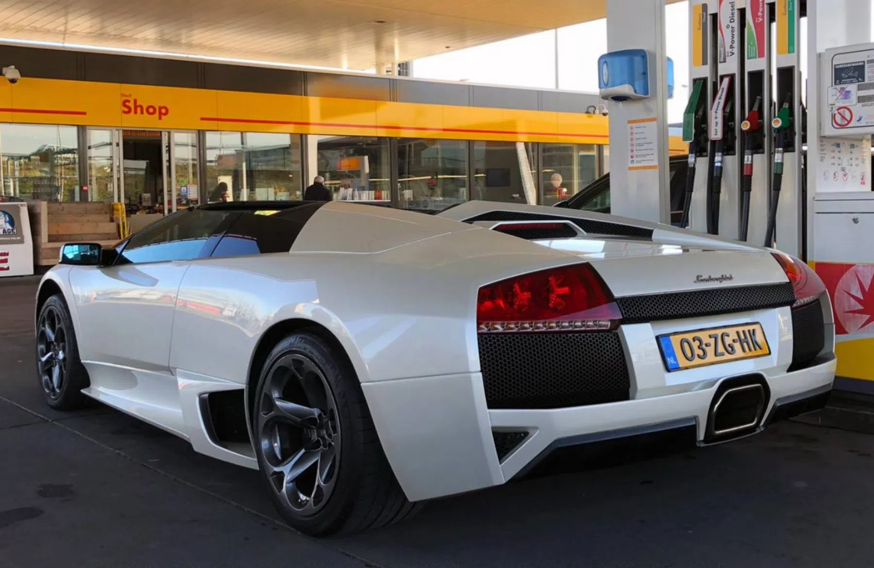 Lamborghini Murcielago tanken Shell Nederland