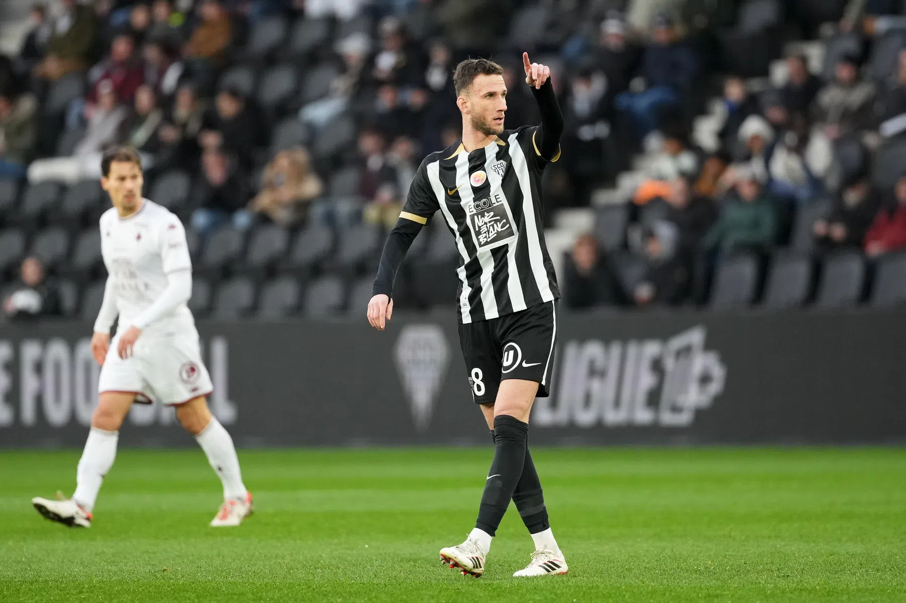 Branco van den Boomen playing for Angers