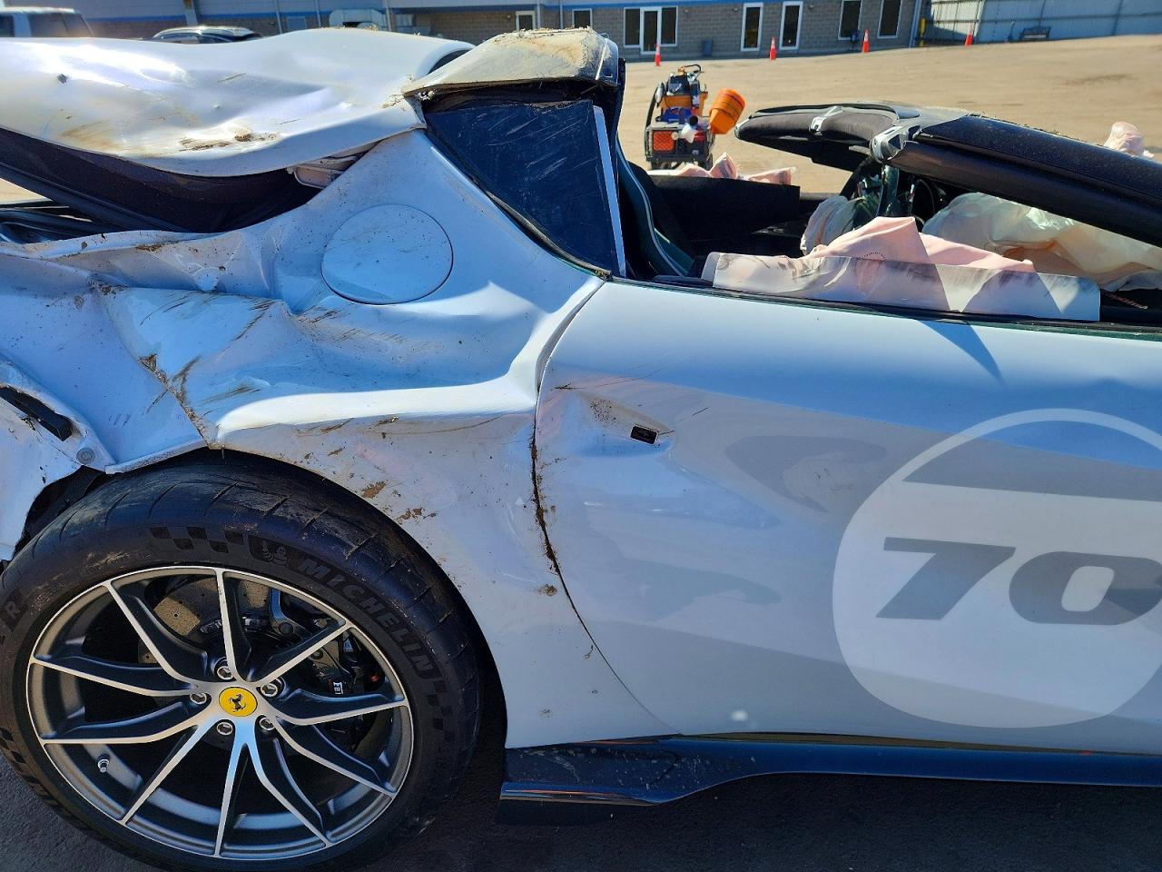 Gecrashte Ferrari 812 Competizione A