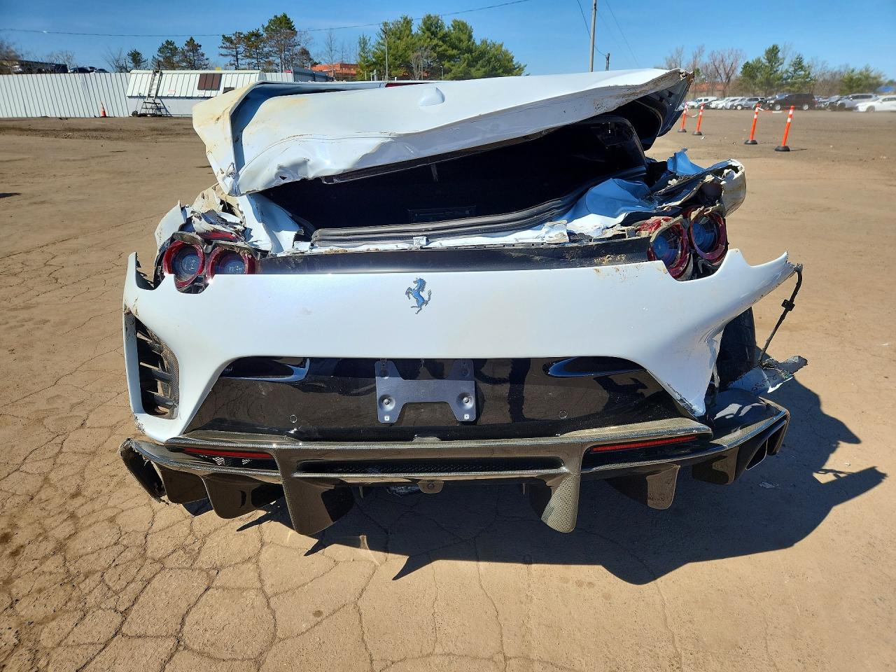 Gecrashte Ferrari 812 Competizione A