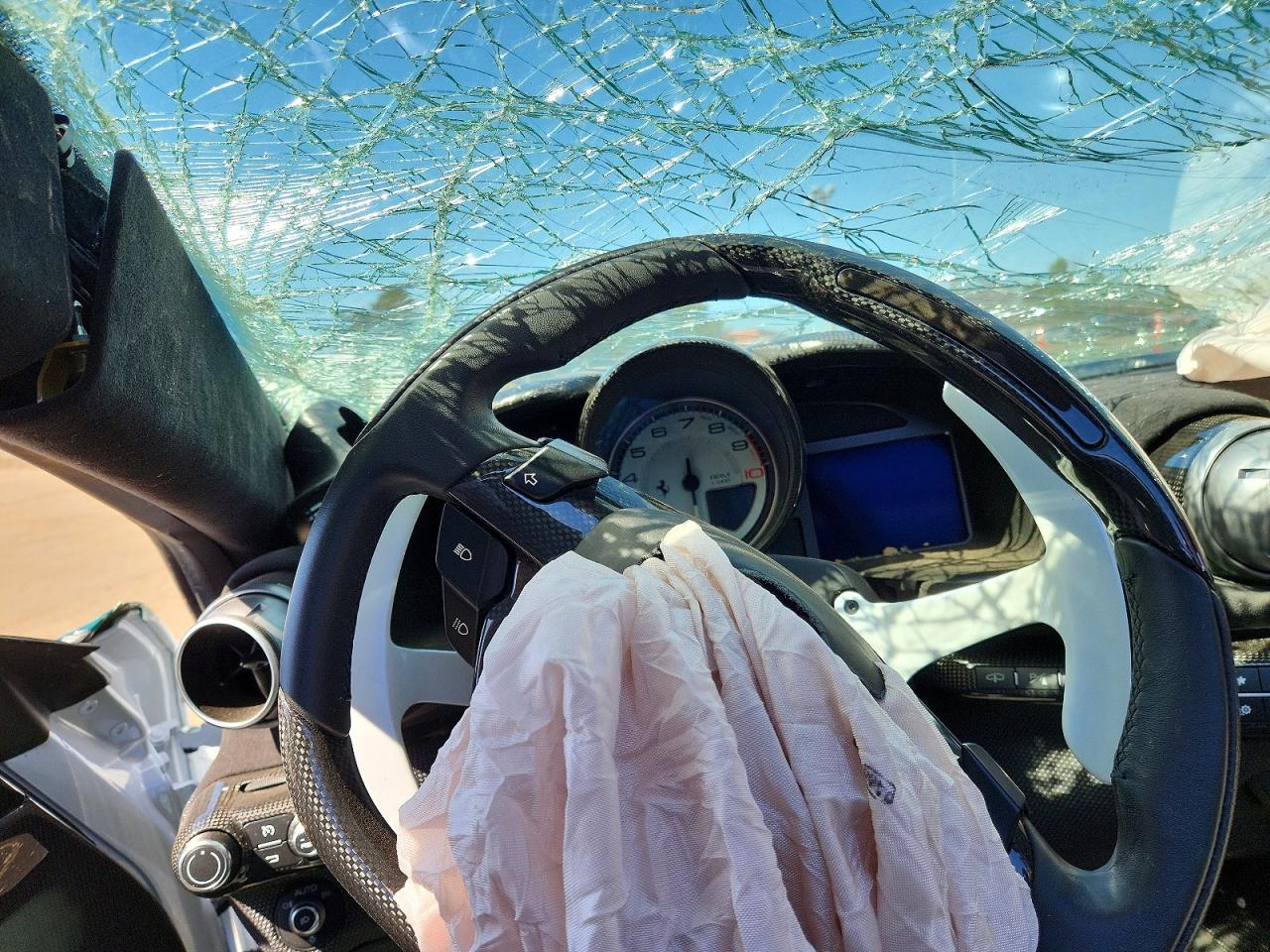Gecrashte Ferrari 812 Competizione A