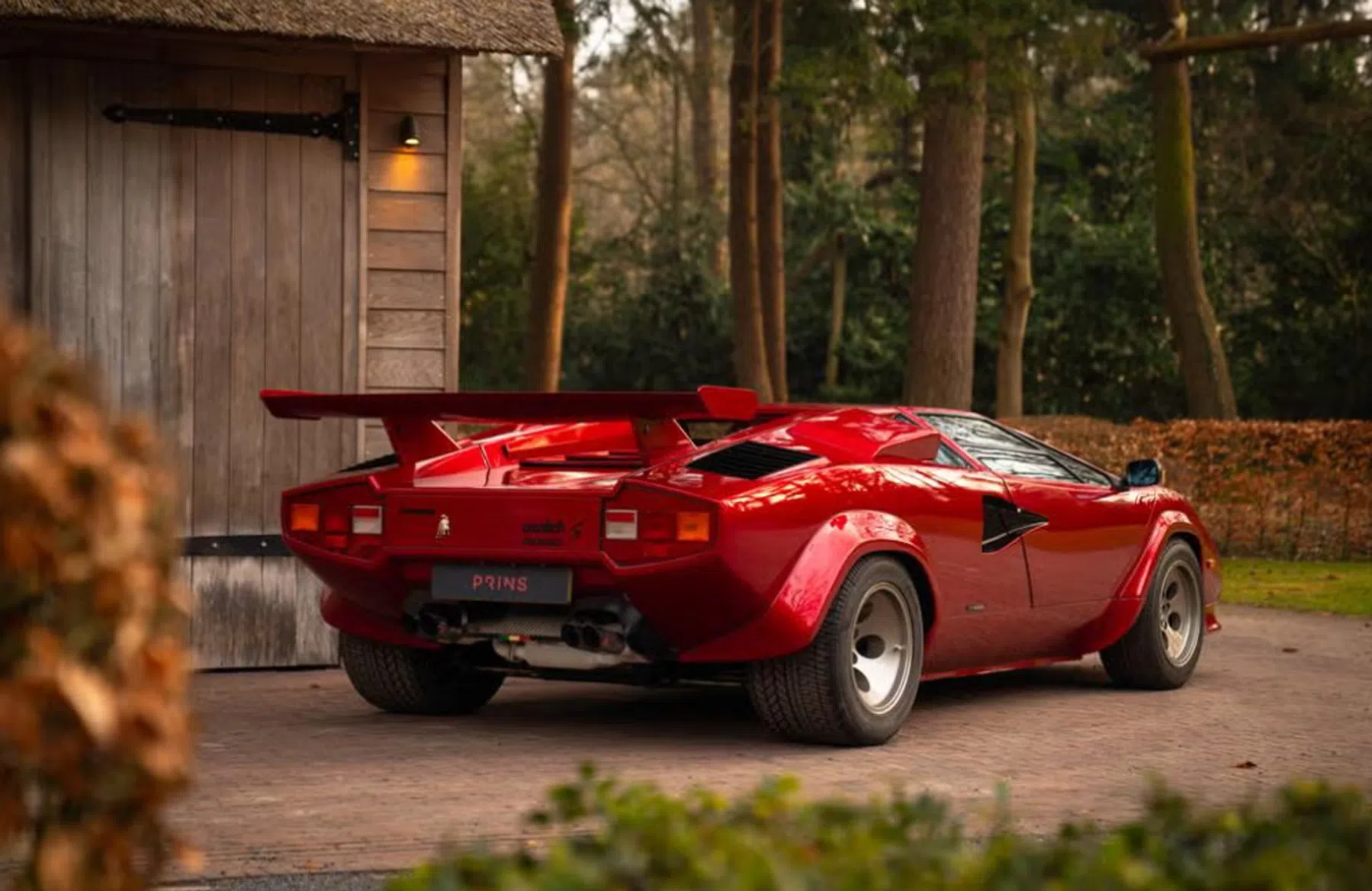 Lamborghini-Countach-achterzijde-rood-