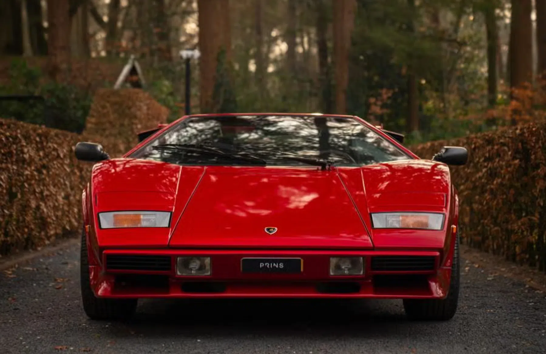 Lamborghini-Countach-voorzijde-rood