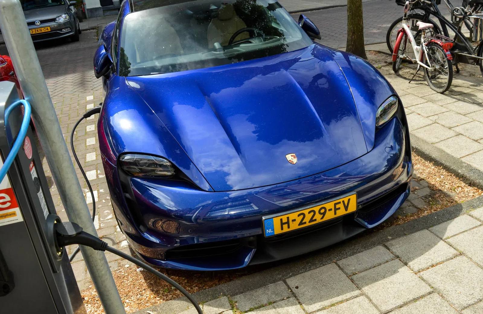 Porsche Taycan Turbo opladen