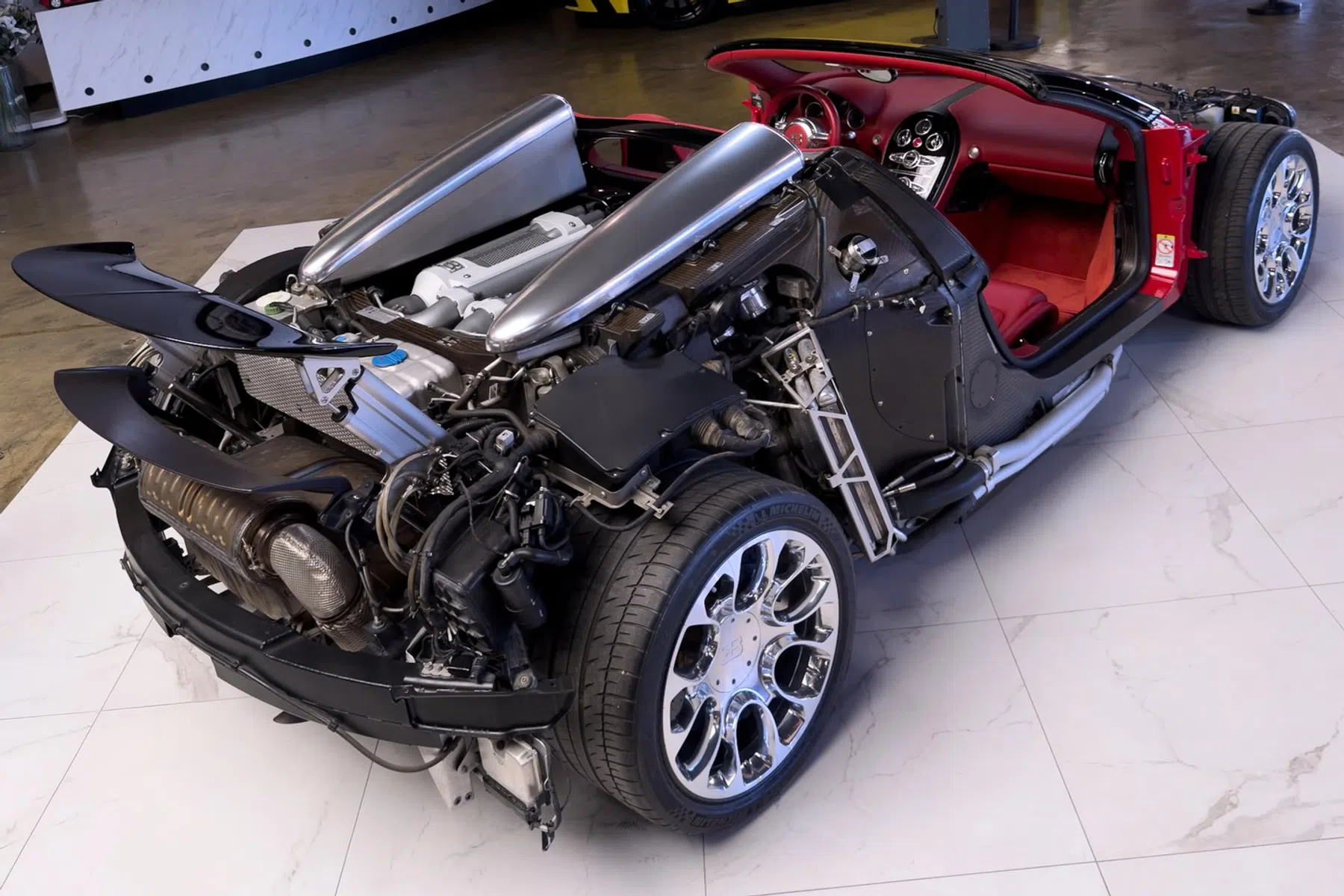 Bugatti Veyron gestript