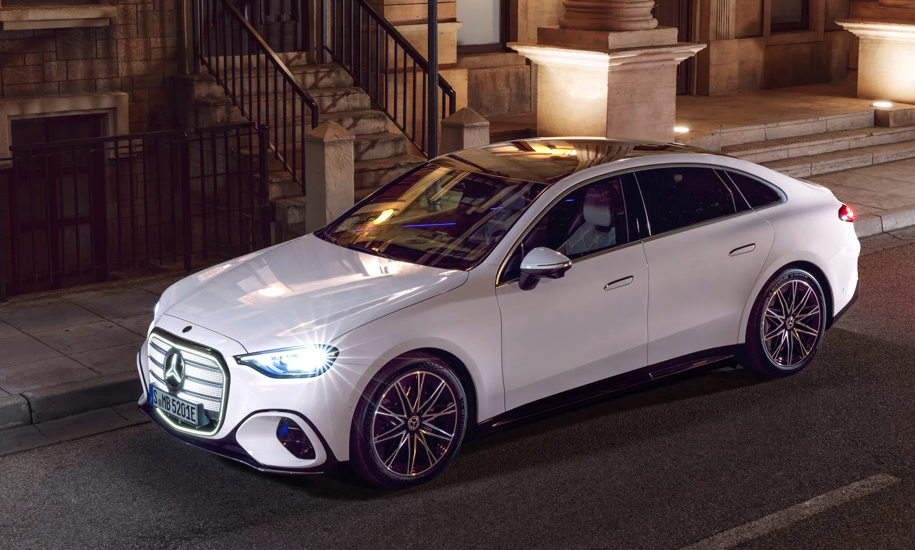 Hoe duur kan en wil je een Mercedes-Benz C-Klasse EV maken?