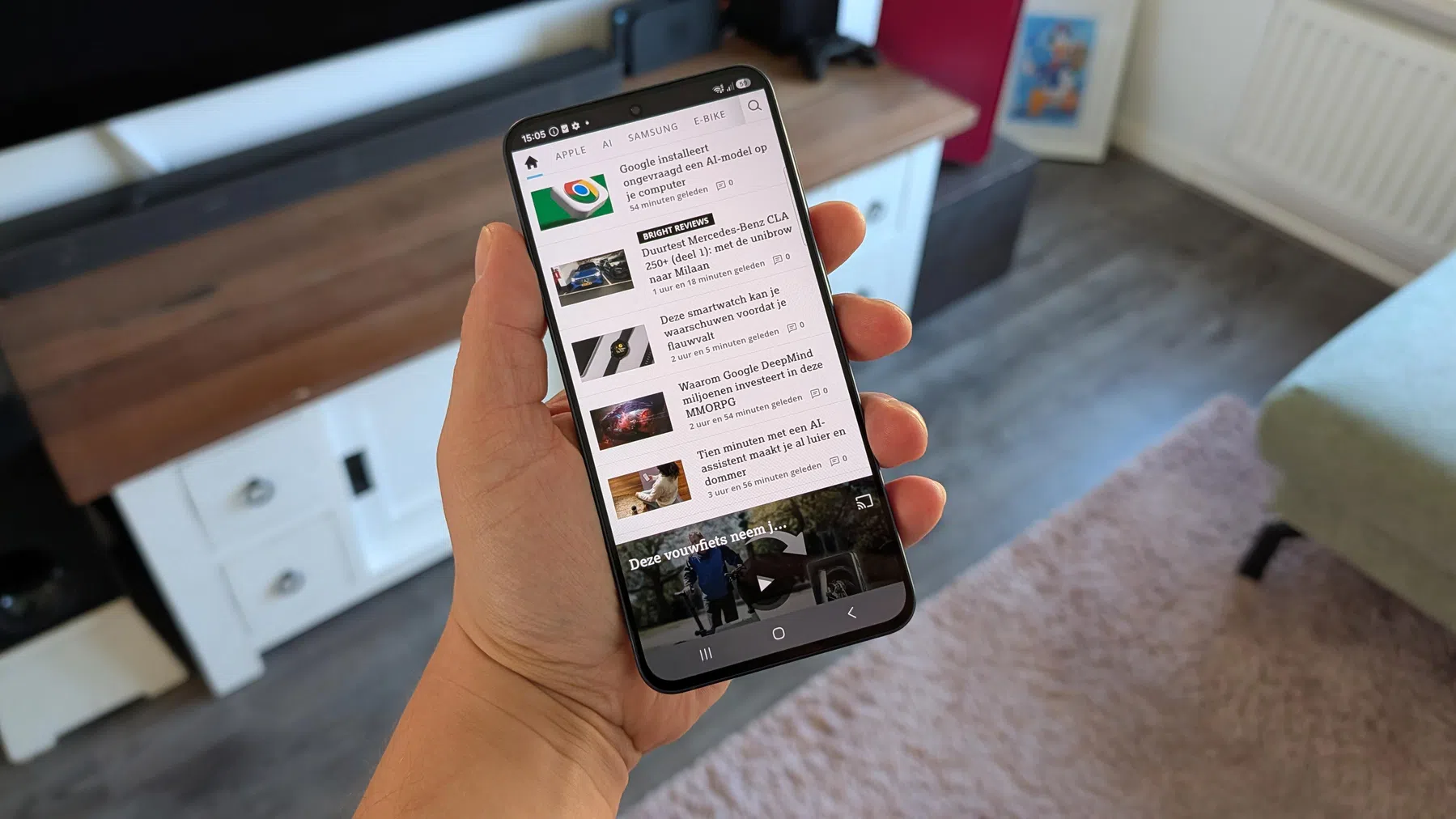De Samsung Galaxy A57 in gebruik.