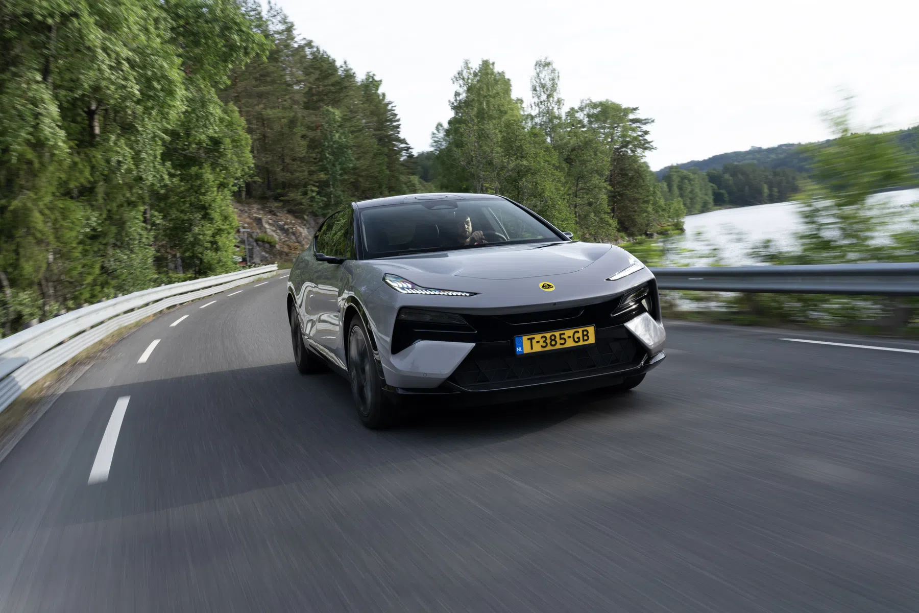 Lotus Eletre 600