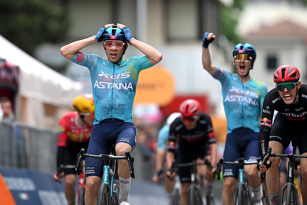 Finishfoto etappe 2 Giro 2026