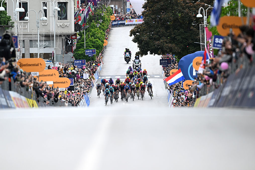 Finish etappe 2 Giro 2026
