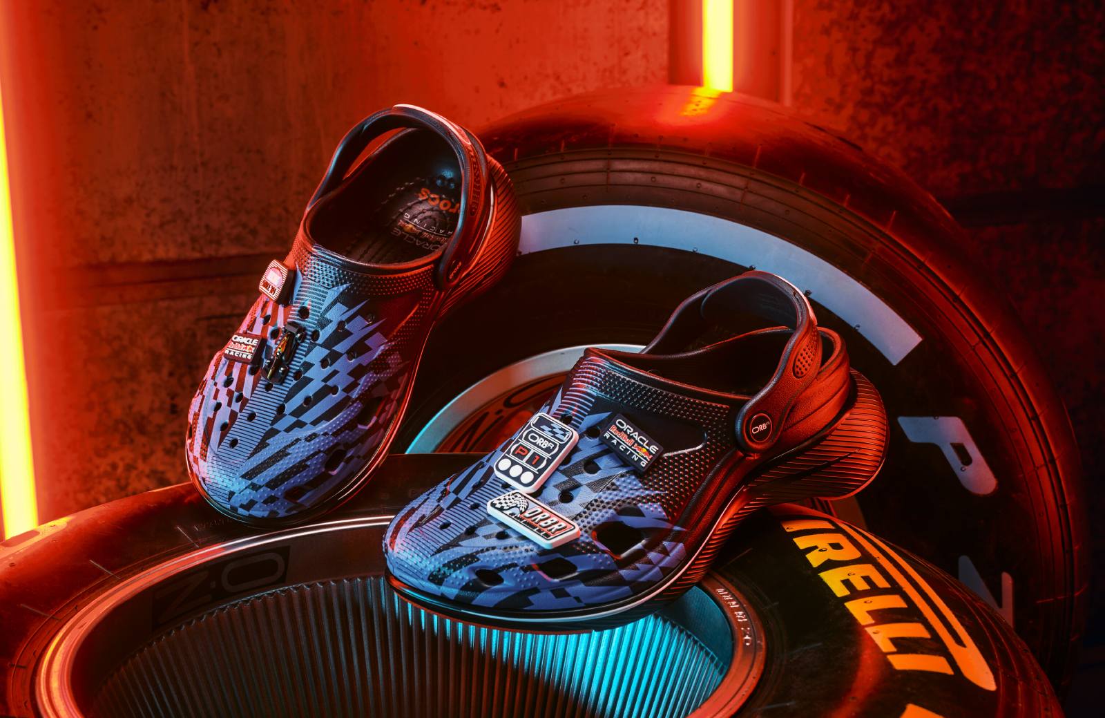 Dit paar Red Bull F1 Crocs is geen koopje!