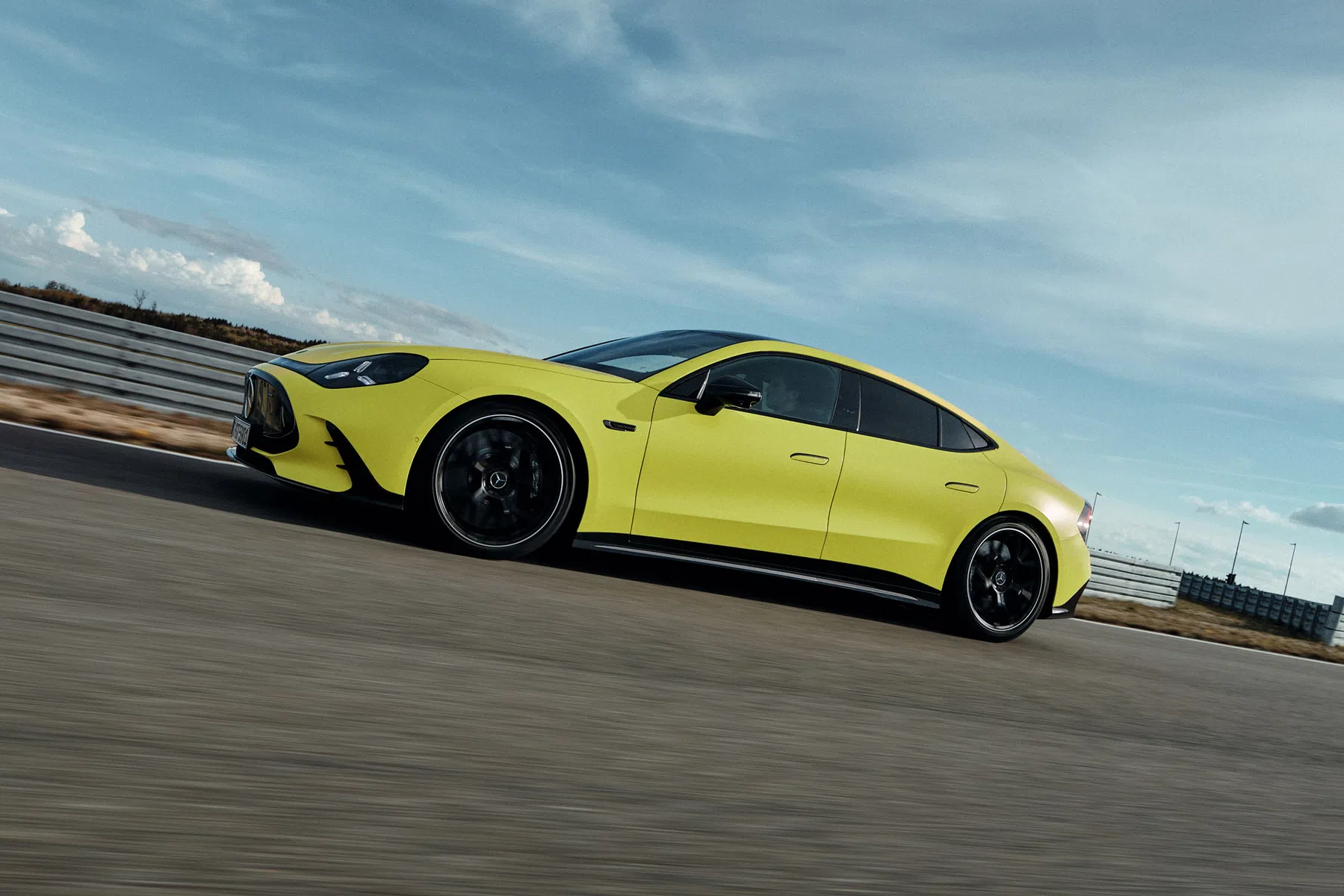 Dit is de elektrische AMG GT 4-Door: 1.169 pk, 600 kW snelladen en V8-geluid!
